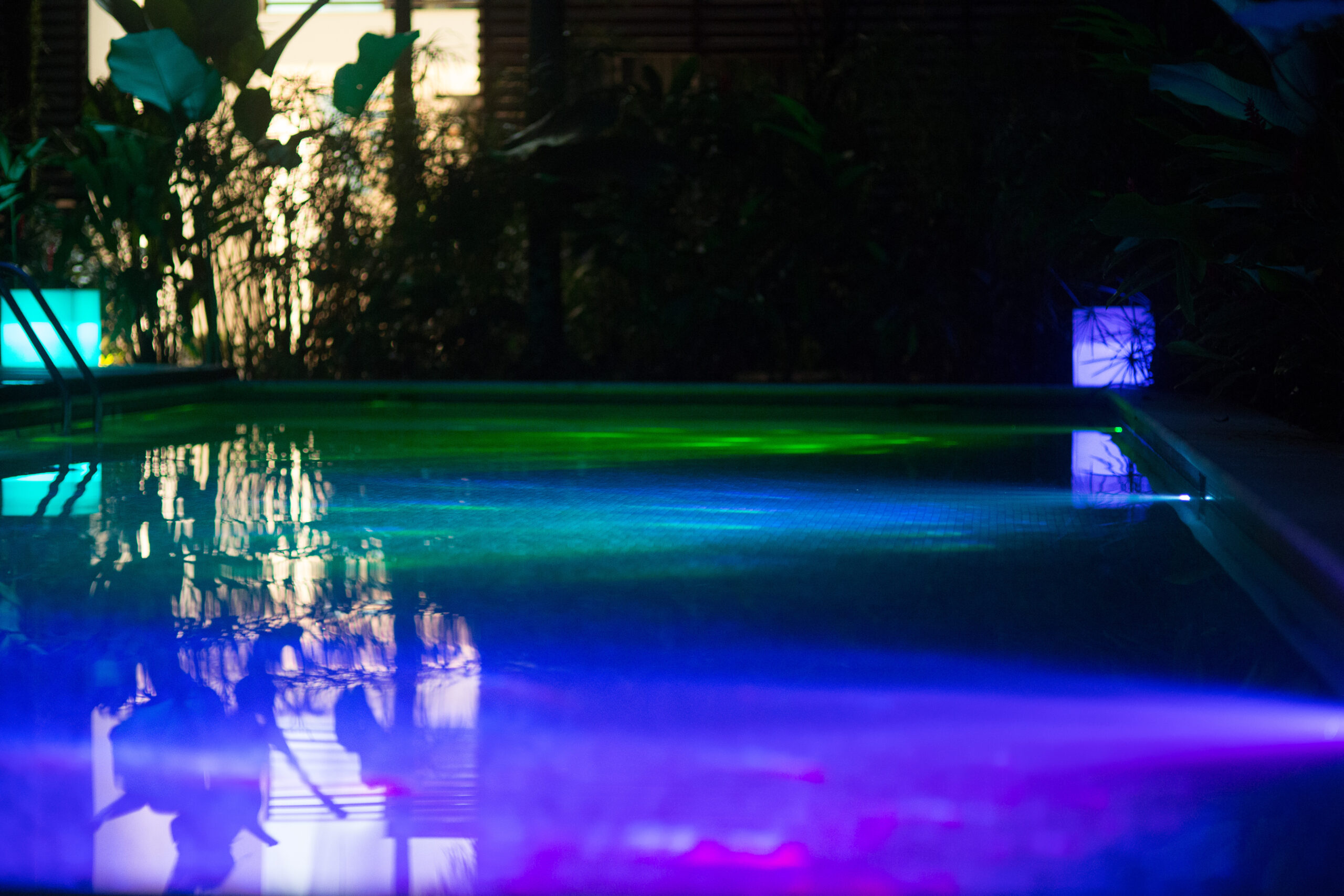 Escolhendo a melhor iluminação para piscinas LED - Tholz