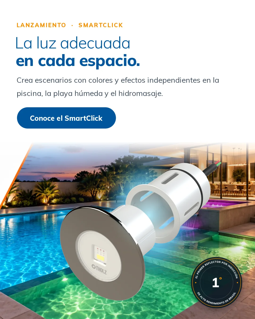 Reflector SmartClick, el primer reflector por inducción de alto rendimiento de Brasil, sobre una piscina iluminada de noche